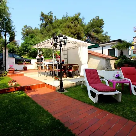 Vista 1 Fuer 2 Personen Mit Garten Und Grill Porec
