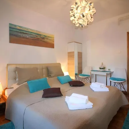 Vista 1 Fuer 2 Personen Mit Garten Und Grill * Porec